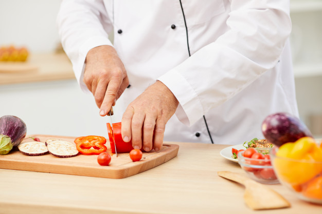 Как правильно выбрать кухонный нож для резки ?
