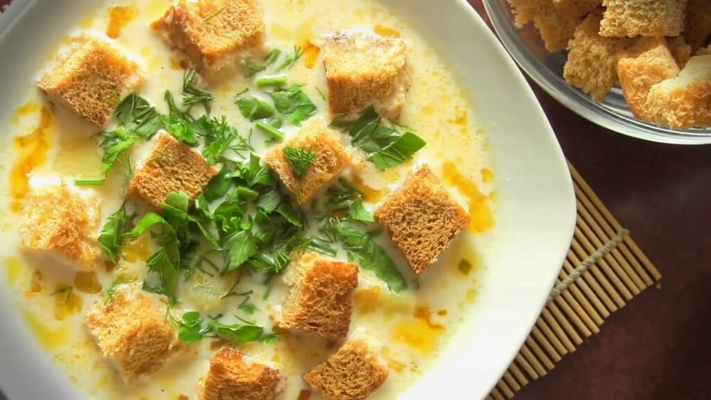 Сырный суп классический с плавленым сыром и гренками