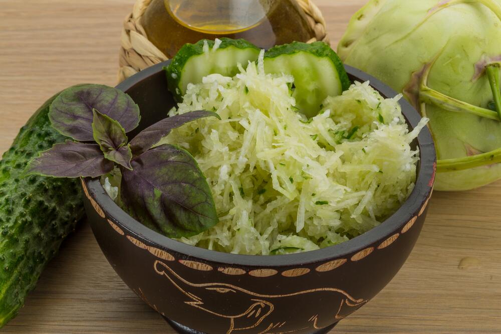 Салат с капустой кольраби