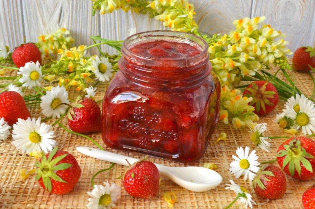 Холодное варенье из земляники с медом