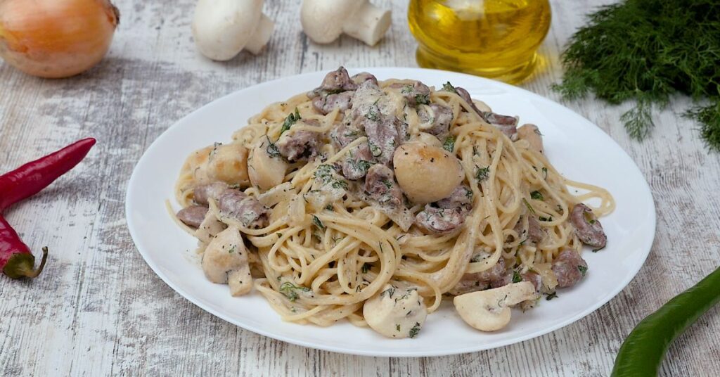 Куриные сердечки с макаронами